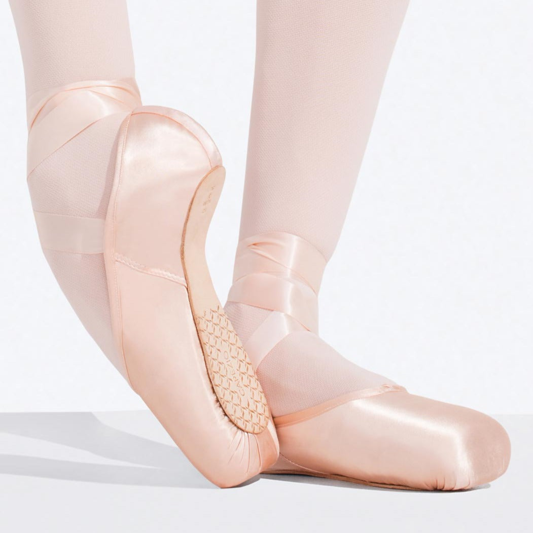 Ava Pointe Shoe with #2.5 Shank and Broad Toe Box - 1142W