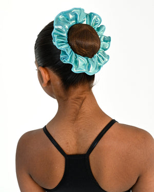 Young dancer wearing the Sienna Scrunchie in Aqua