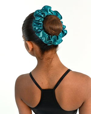 Young dancer wearing the Sienna Scrunchie in Emerald