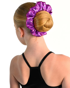 Young dancer wearing the Sienna Scrunchie in Fuchsia